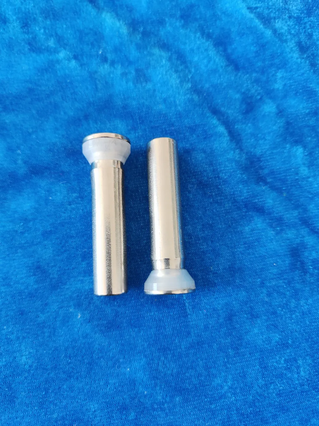 Grating step clip and connector